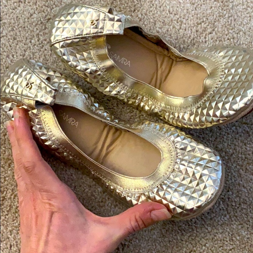 Foldable flats